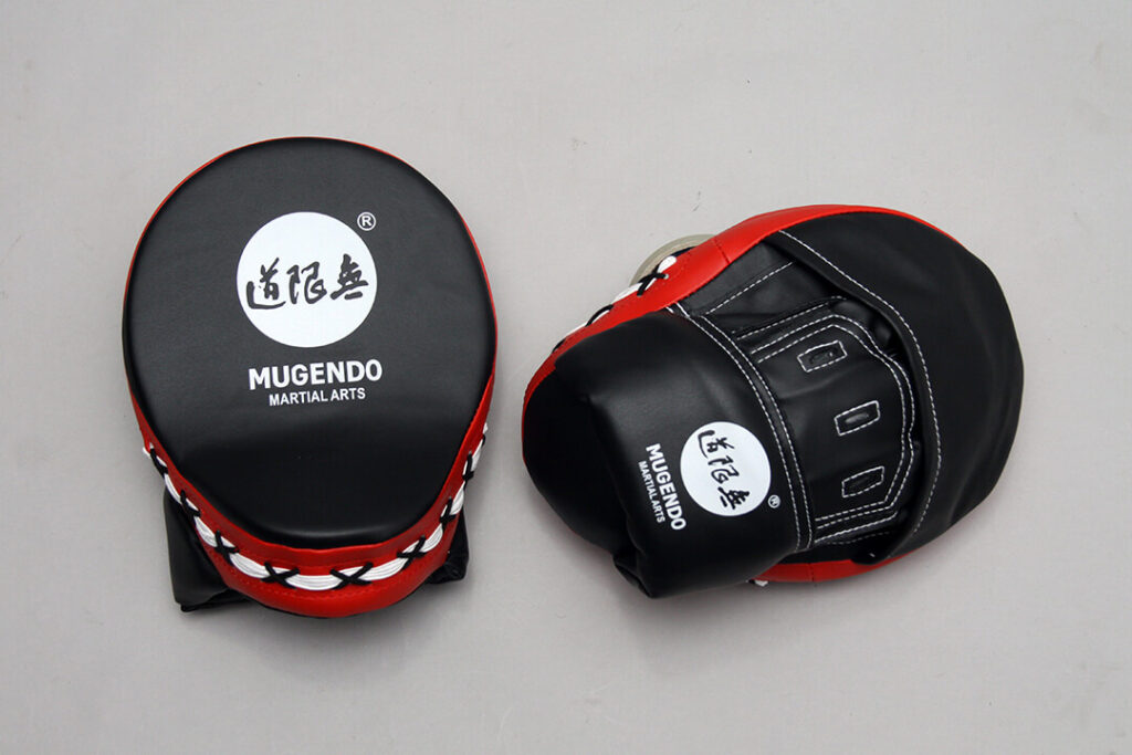 PAR DE MANOPLAS ENTRENADOR CURVADA MUGENDO